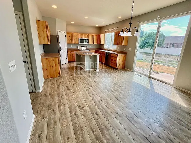362 Shadowbrook Dr — Photo 2