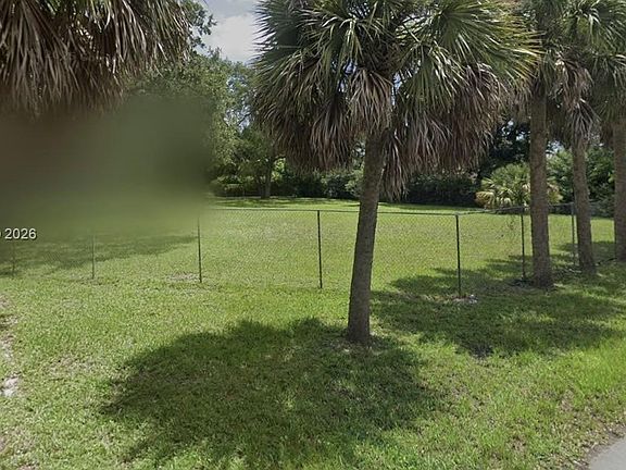 5th image of 1460 SW 31st Ct