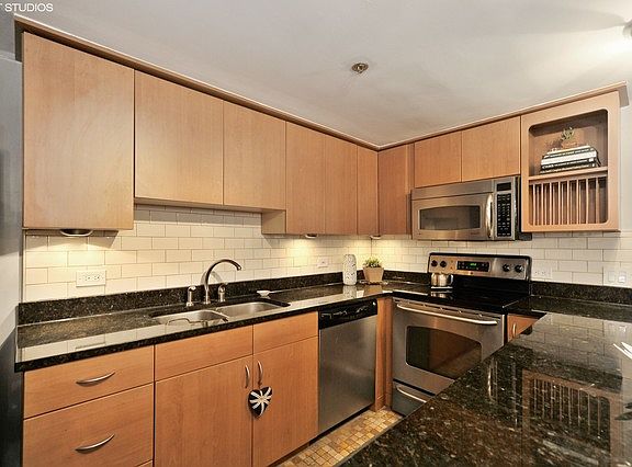 5th image of 1000 W Diversey Pkwy #2