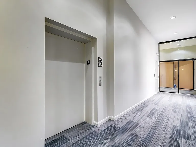 Lobby/elevator