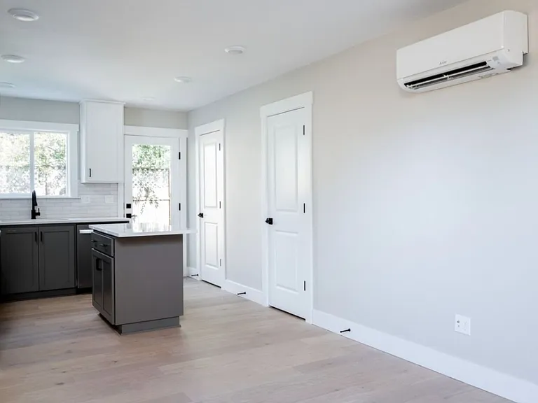 8838 N Drummond Ave — Photo 11