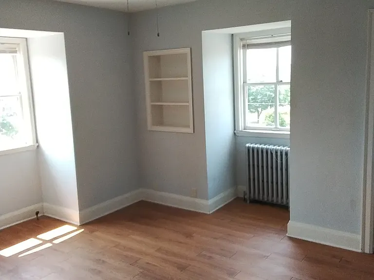 418 Saint Lawrence Ave — Photo 6