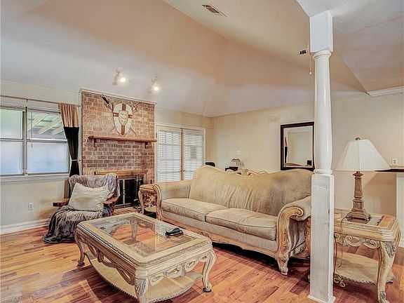 5th image of 304 Longview Dr