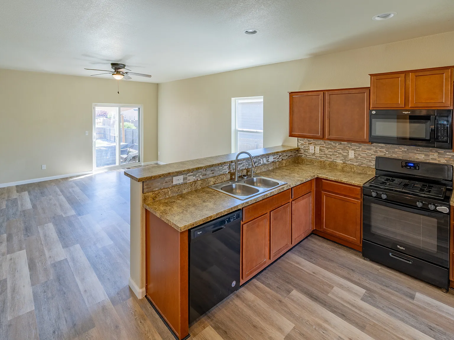3 bed, 1468 sqft, $2,250 — Photo 4