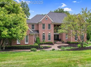 1614 Crossbow Ct, Rochester Hills, MI 48306