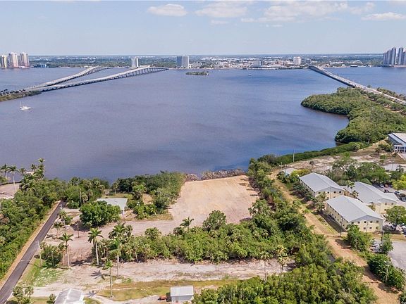 3rd image of 1069 River Rd