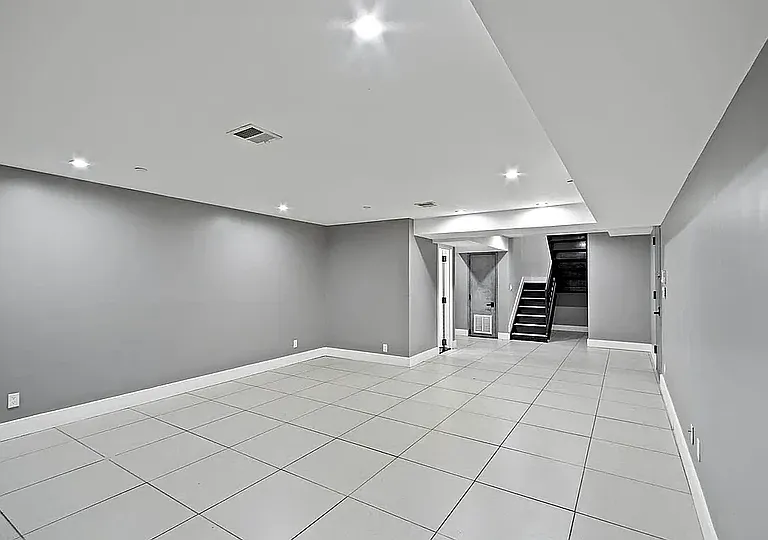 6015 Myrtle Ave #B — Photo 6