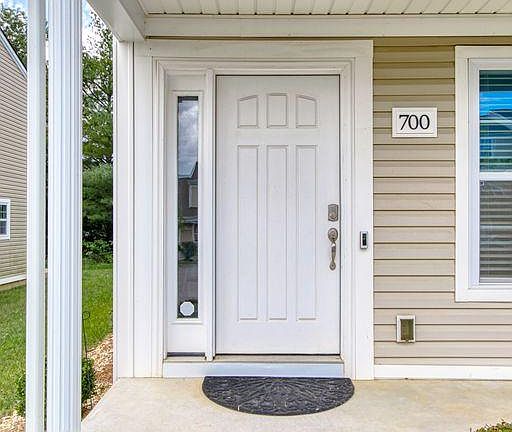 3rd image of 700 Twisted Oak Dr NW