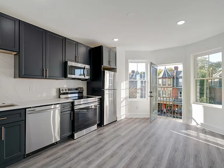 4735 Hazel Ave #3F — Photo 2