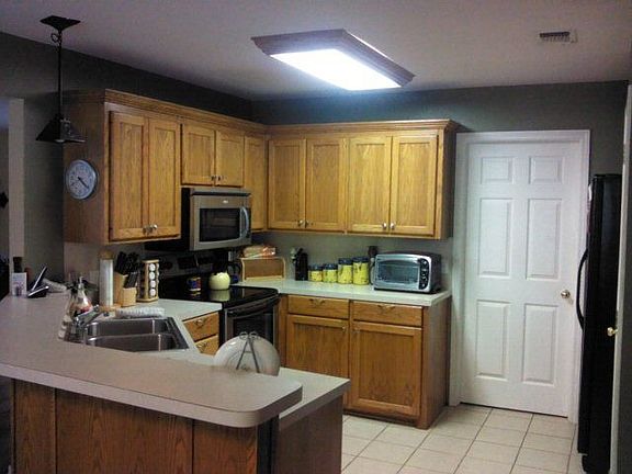 5th image of 208 Darceille St