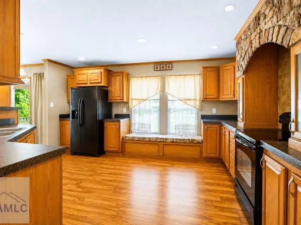 140 Crosby St, Surrency, GA 31563