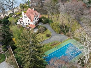 12 Hicks Ln, Sands Pt, NY 11050