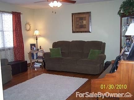 2nd image of 610 Parklane Dr