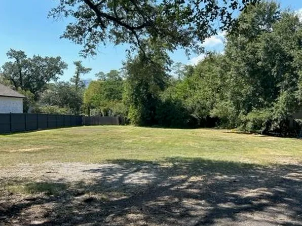 5 Hanging Oak Cir, Gulfport, MS 39507