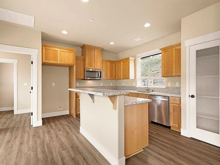580 Valstream Dr — Photo 6