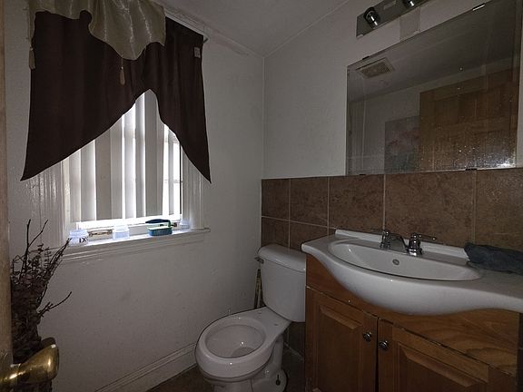 3rd image of 308 W 145th Pl