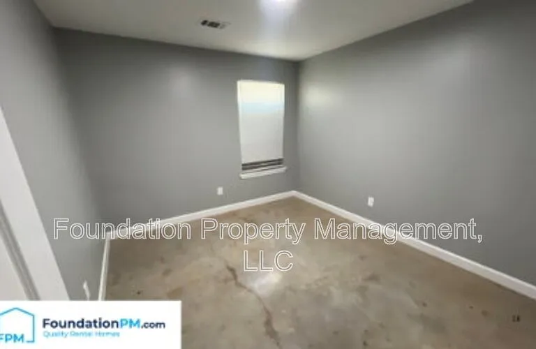 1273 Englewood St — Photo 17