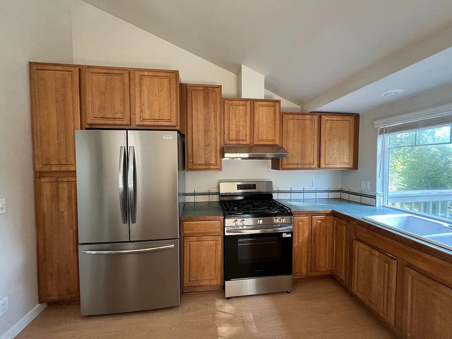 4 bed, 2150 sqft, $3,400 — Photo 2