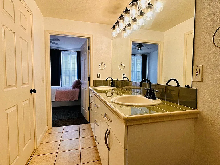 1767 N Pearl St #306 — Photo 17