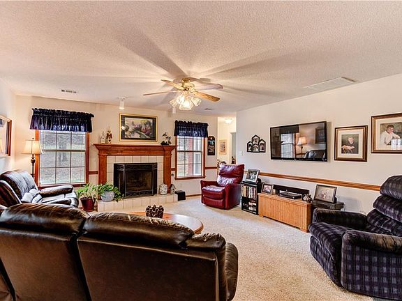 3rd image of 615 Silver Shade Dr