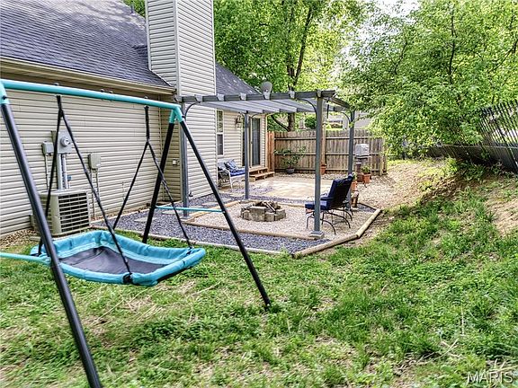 2nd image of 2160 Hill Crest Dr