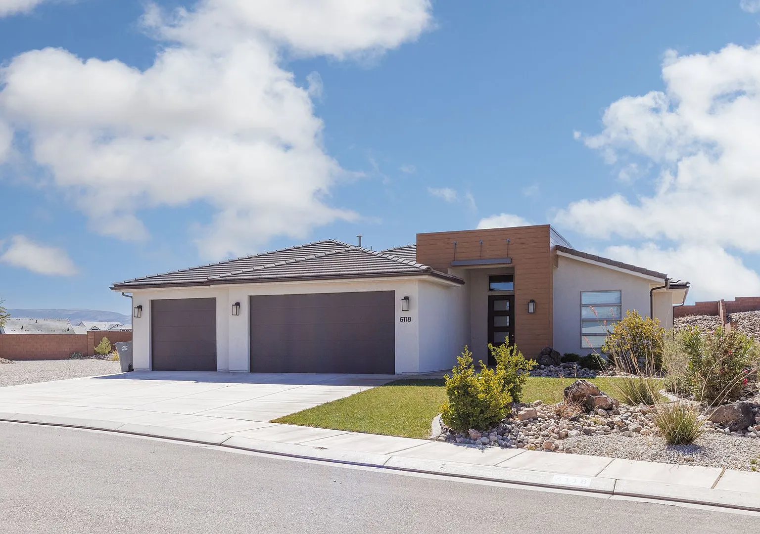 4 bedroom / 2.5 bath / Community Pool and Pickleball Court — Photo 4