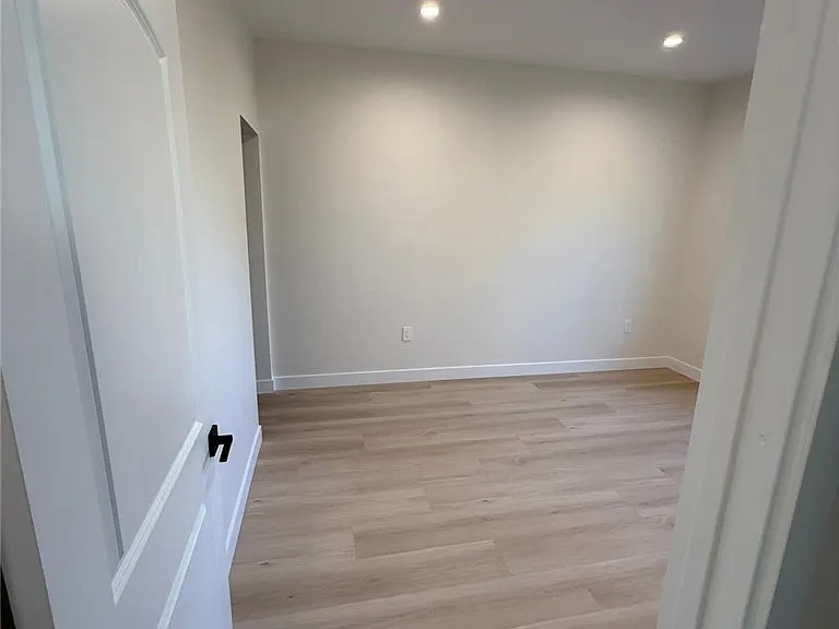 8603 Delco Ave — Photo 38