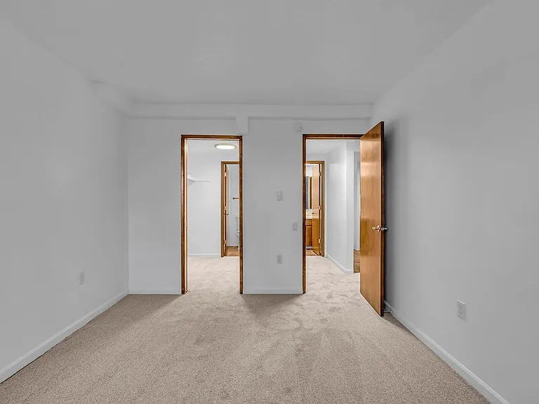 Kingcity Apartments — Photo 43