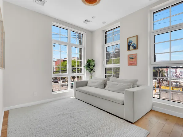 278 Nassau Avenue image 1 of 11