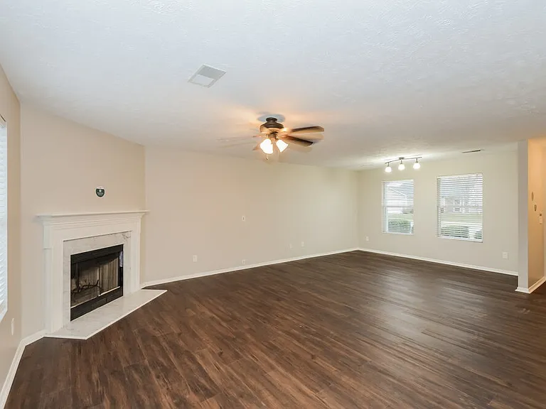 2653 Sutherland Dr — Photo 4