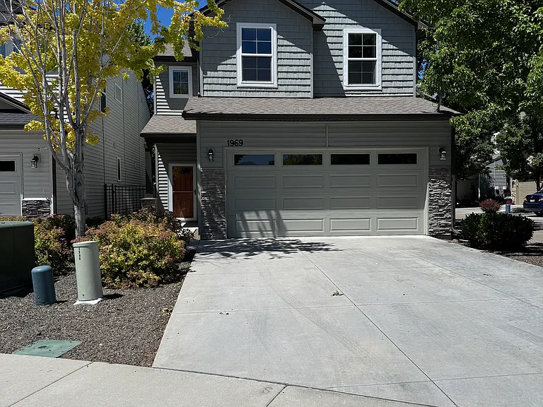 1969 N Justin Ave — Photo 1