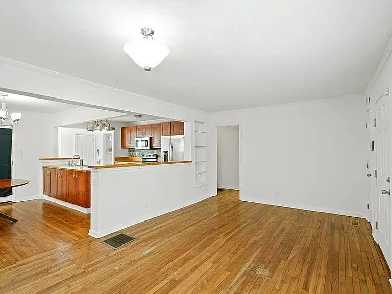 2371 Ben Hill Rd — Photo 9
