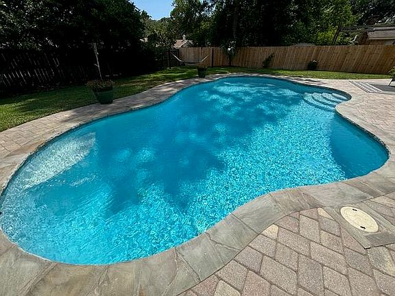 4th image of 10 Japonica Ln