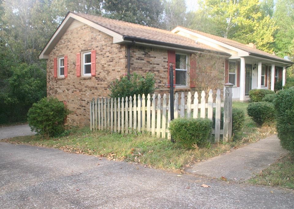 1st image of 634 Chesterfield Cir
