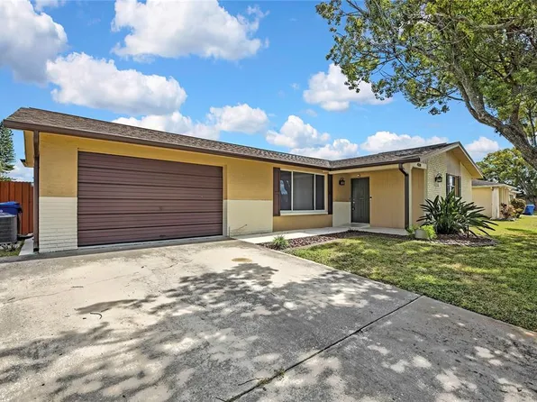 4330 Tall Oak Ln, New Port Richey, FL 34653