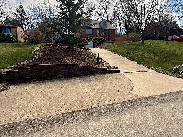 2763 Locust Dr — Photo 2