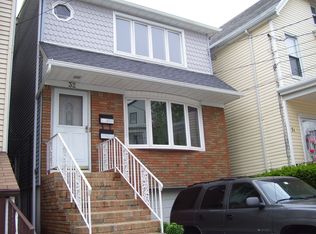 32 Washington St, Harrison, NJ 07029