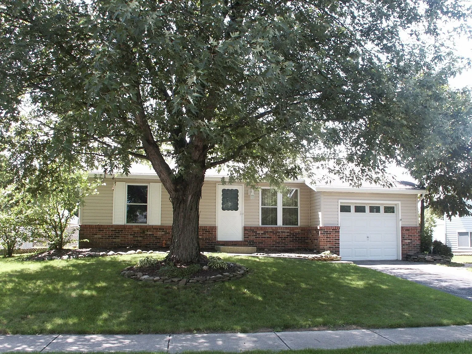 835 Cherryberry Dr photo 1