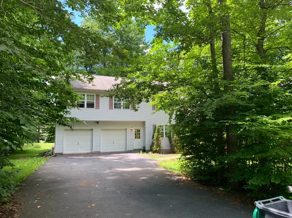 5104 Derby Rd, Tobyhanna, PA 18466
