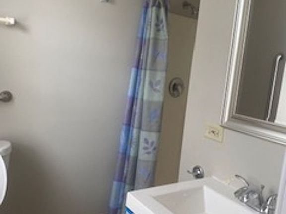 4th image of 18 W 9th St Suite 1
