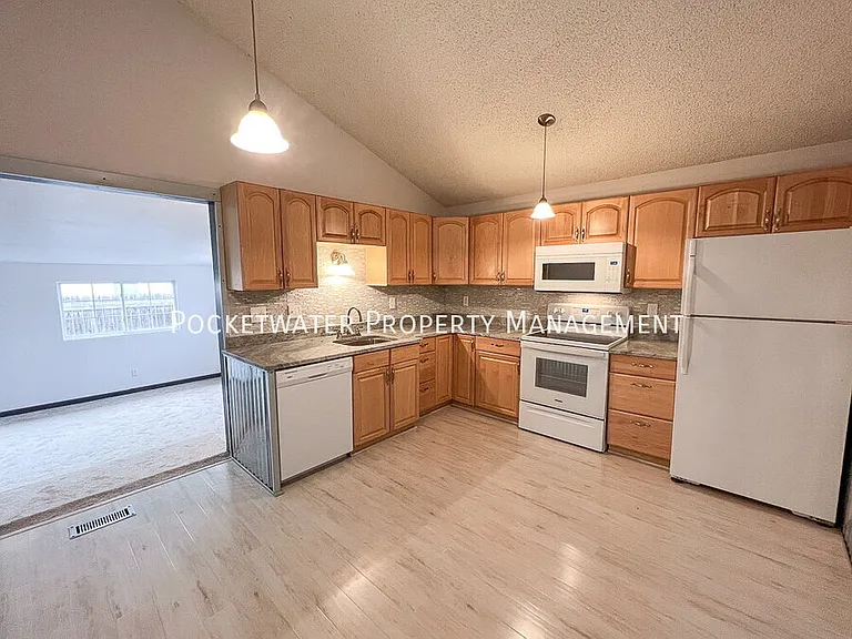 2207 Tulip St — Photo 8