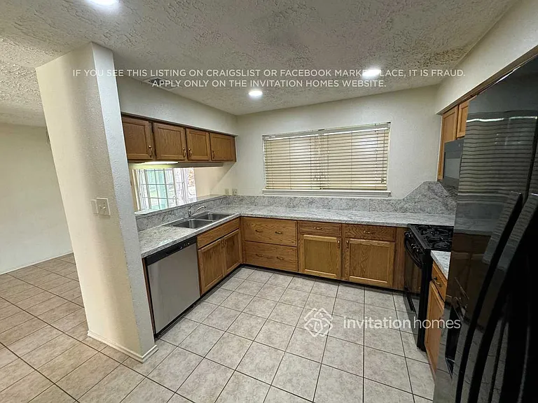 10514 Wayward Wind Ln — Photo 5