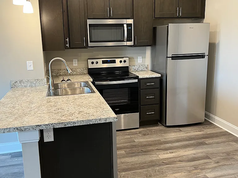 Hillview Commons — Photo 6