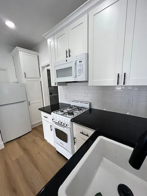 Building Photo - 626 Beacon St #620