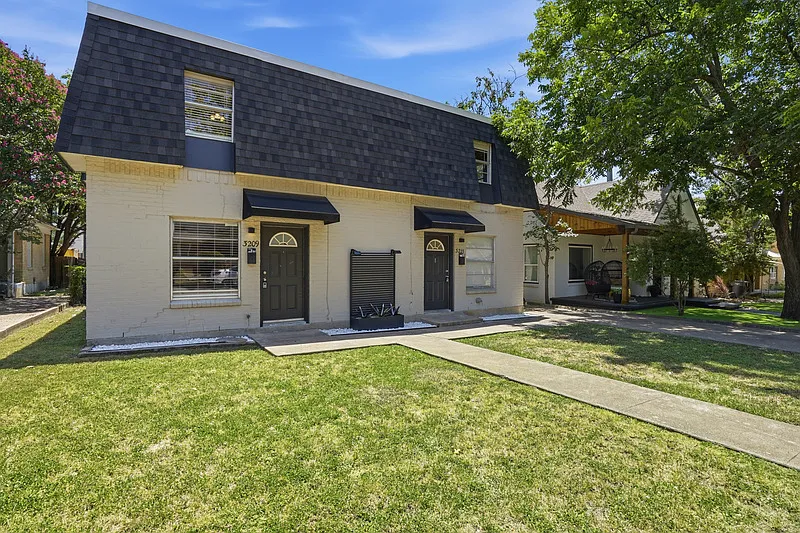 2 bed, 1.0 bath, 1015 sqft, $1,600 — Photo 2