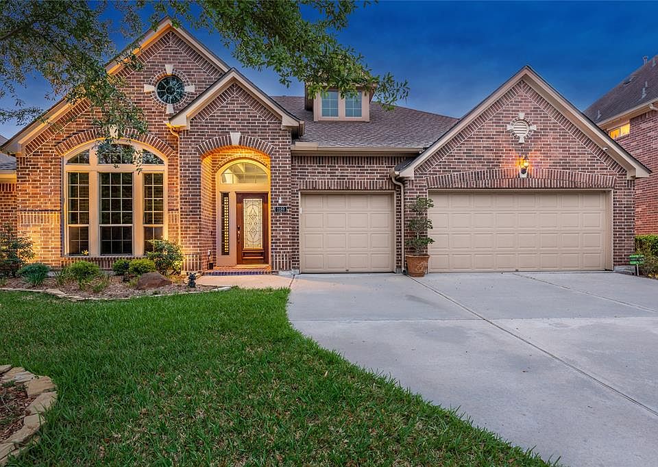 One Story Perry, 3 car driveway with true 3 car garage!