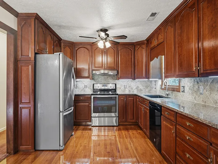 1721 Plank Dr — Photo 5