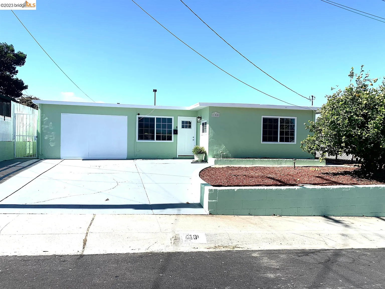 150 Christine Dr photo 1