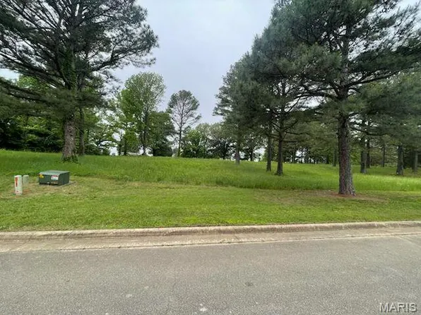 2 W Highland Cir, Poplar Bluff, MO 63901