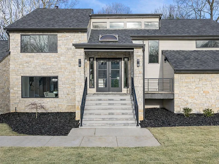 250 Bruton Way — Photo 17